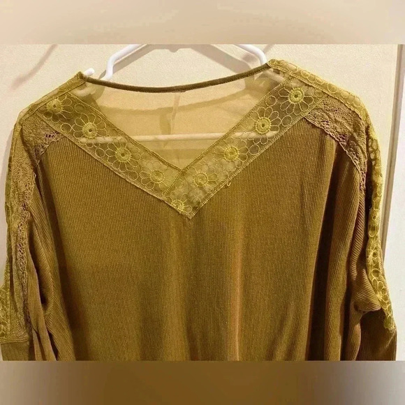 FREE PEOPLE Size Medium Lola Lace Trim Top V-Neck Long Drop Sleeves in Mustard - Picture 9 of 11